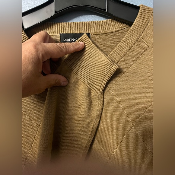 Pierre Cardian Gold Colored V Necked Sweater w/ Geometric Design! - Picture 4 of 6